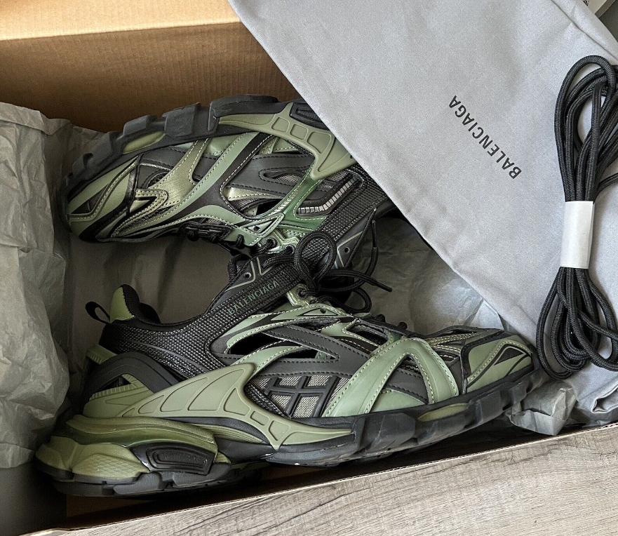 Balenciaga Track 2 Sneaker Military Black 568614 W3AE1 2311 review Emilia 01