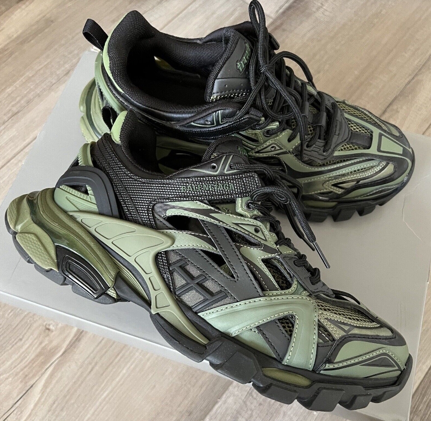 Balenciaga Track 2 Sneaker Military Black 568614 W3AE1 2311 review Emilia 02