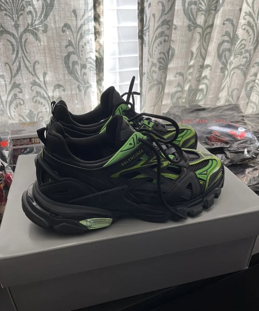 Balenciaga Track 2 Sneaker Black Green 568614 W2GN3 1086 review Addison 00