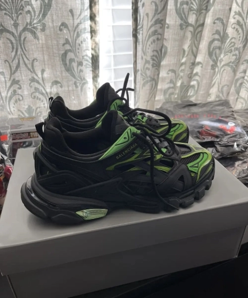 Balenciaga Track 2 Sneaker Black Green 568614 W2GN3 1086 review 