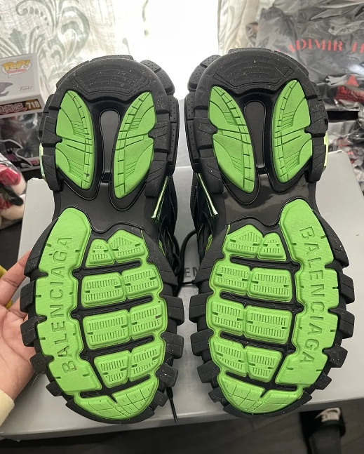 Balenciaga Track 2 Sneaker Black Green 568614 W2GN3 1086 review Addison 02