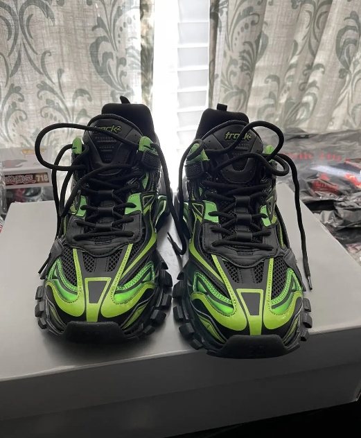 Balenciaga Track 2 Sneaker Black Green 568614 W2GN3 1086 review Addison 01