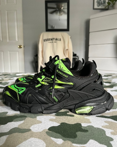 Balenciaga Track 2 Sneaker Black Green 568614 W2GN3 1086 review Leah 00