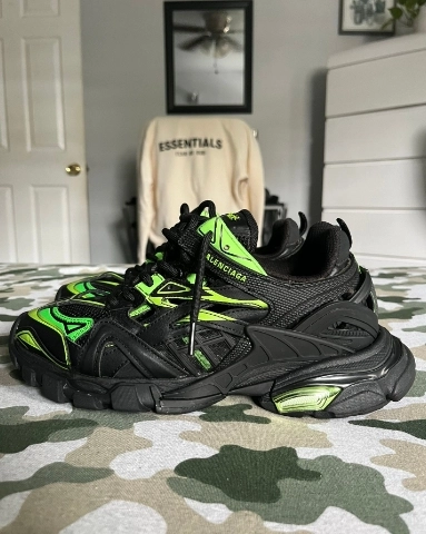 Balenciaga Track 2 Sneaker Black Green 568614 W2GN3 1086 review 