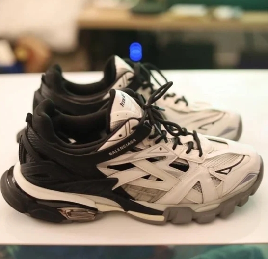 Balenciaga Track 2 Sneaker Black And White 568614 W2GN3 1090 review Charles