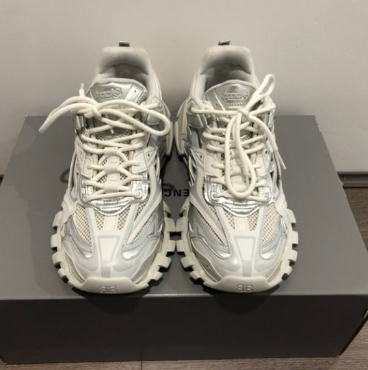 Balenciaga Track 2 Sneaker White 570391 W2GN2 9000 review Isaiah 00