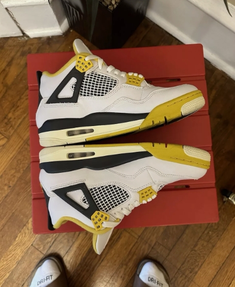 Air Jordan 4 Retro Vivid Sulfur (Women's)  AQ9129-101  review Liana 00