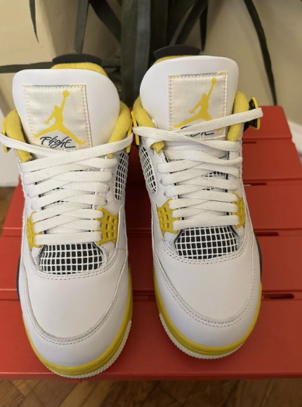 Air Jordan 4 Retro Vivid Sulfur (Women's)  AQ9129-101  review Liana 01