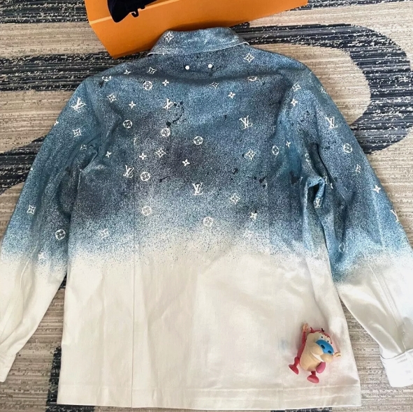 Louis Vuitton Gradient Starry Gray Denim Jacket Blue And White review Malani 01