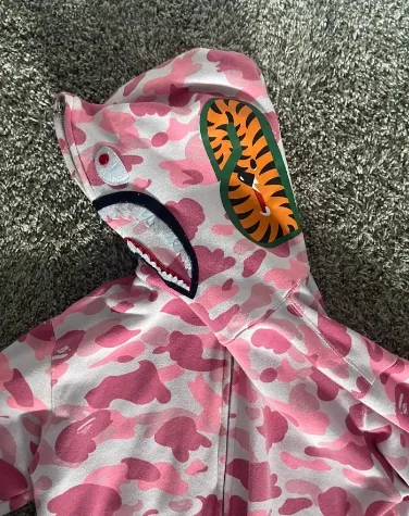 OBO BAPE Color Camo Shark Zip Hoodie Pink review Emelia 01