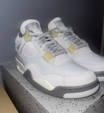 Air Jordan 4 Retro SE Craft Photon Dust  DV3742-021 review Amani 01