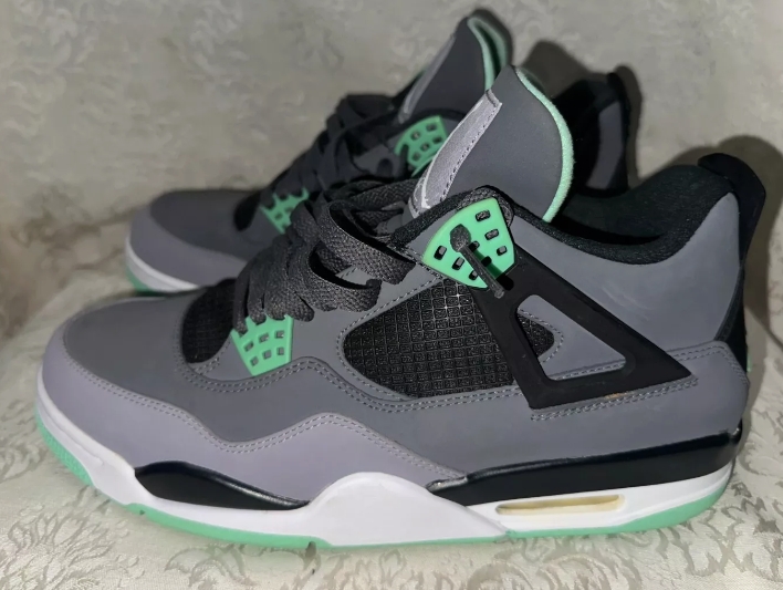 Jordan 4 Retro Green Glow  308497-033  review Sofia Gonzalez 00