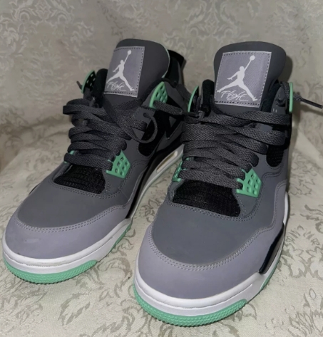 Jordan 4 Retro Green Glow  308497-033  review Sofia Gonzalez 02