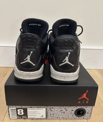 Jordan 4 Retro Oreo (2015) 314254-003 review Jessica Liu 02