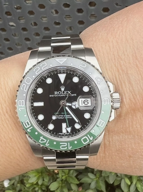 Rolex Submariner M126610LV-0002 review 