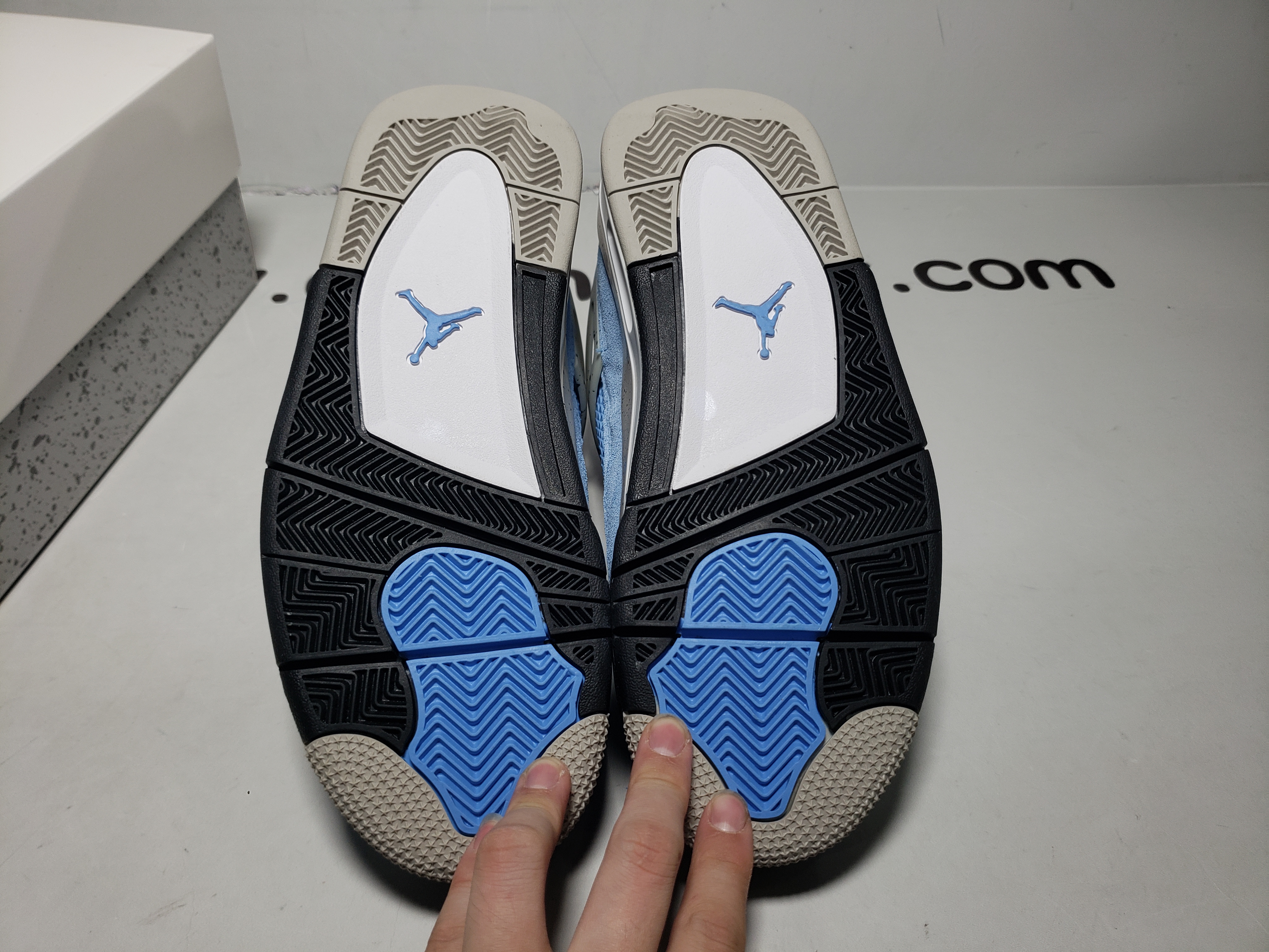 Air Jordan 4 Retro University Blue  CT8527-400 review obosneaker 00