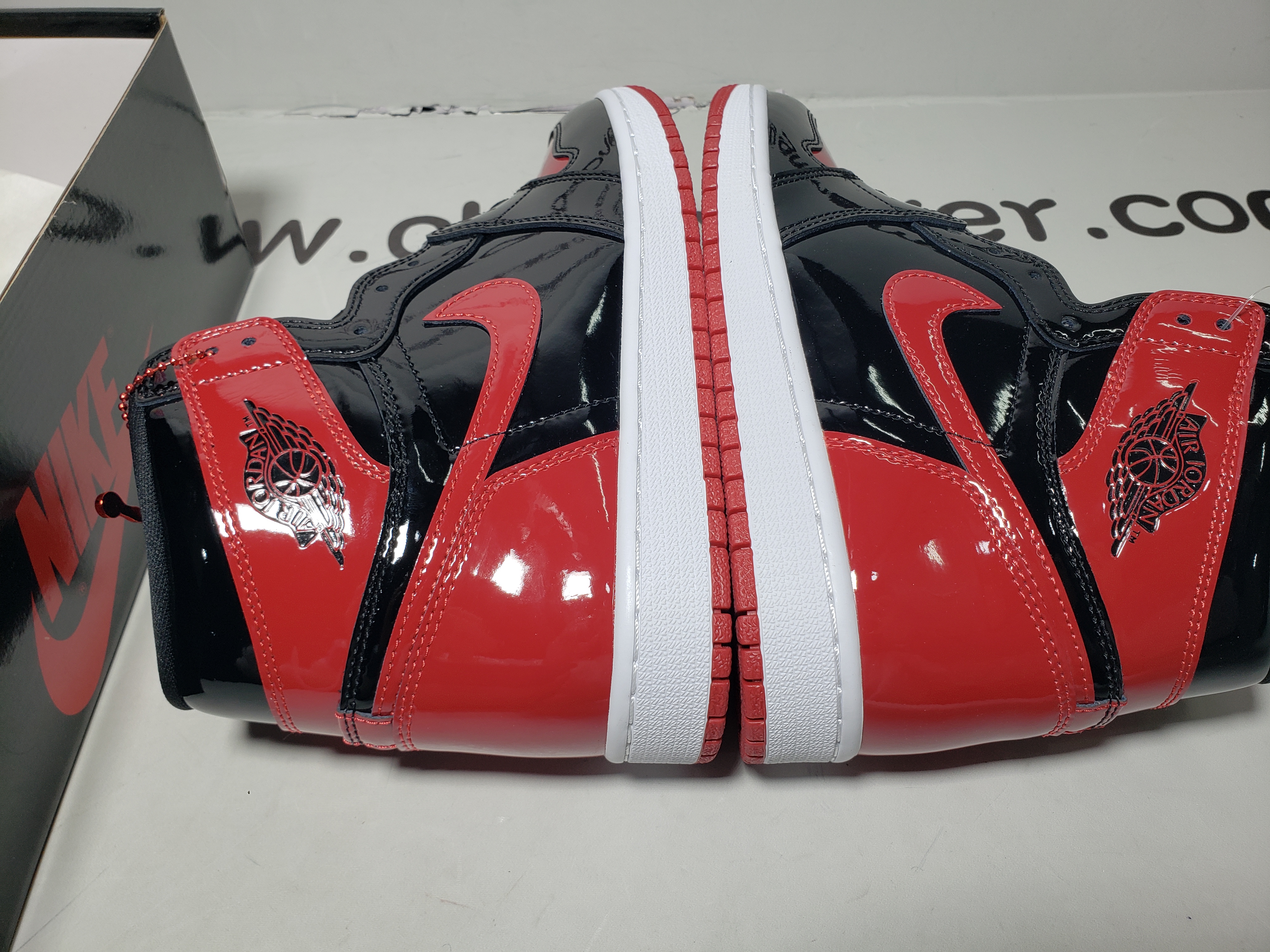 Air Jordan 1 Retro High OG Patent Bred 555088-063 review obosneaker 00
