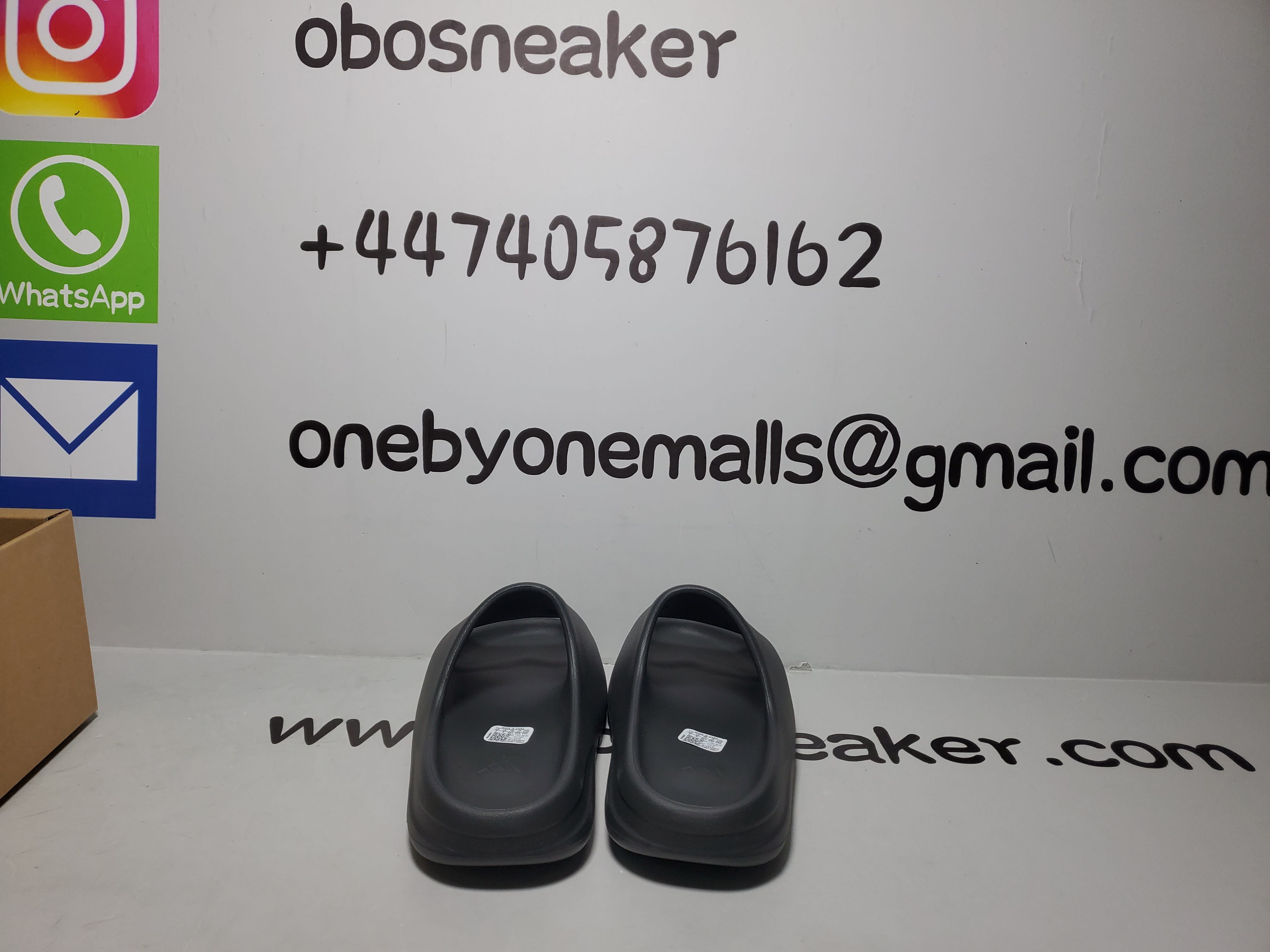 Adidas Yeezy Slide Onyx (2022/2023) HQ6448 review obosneaker 02