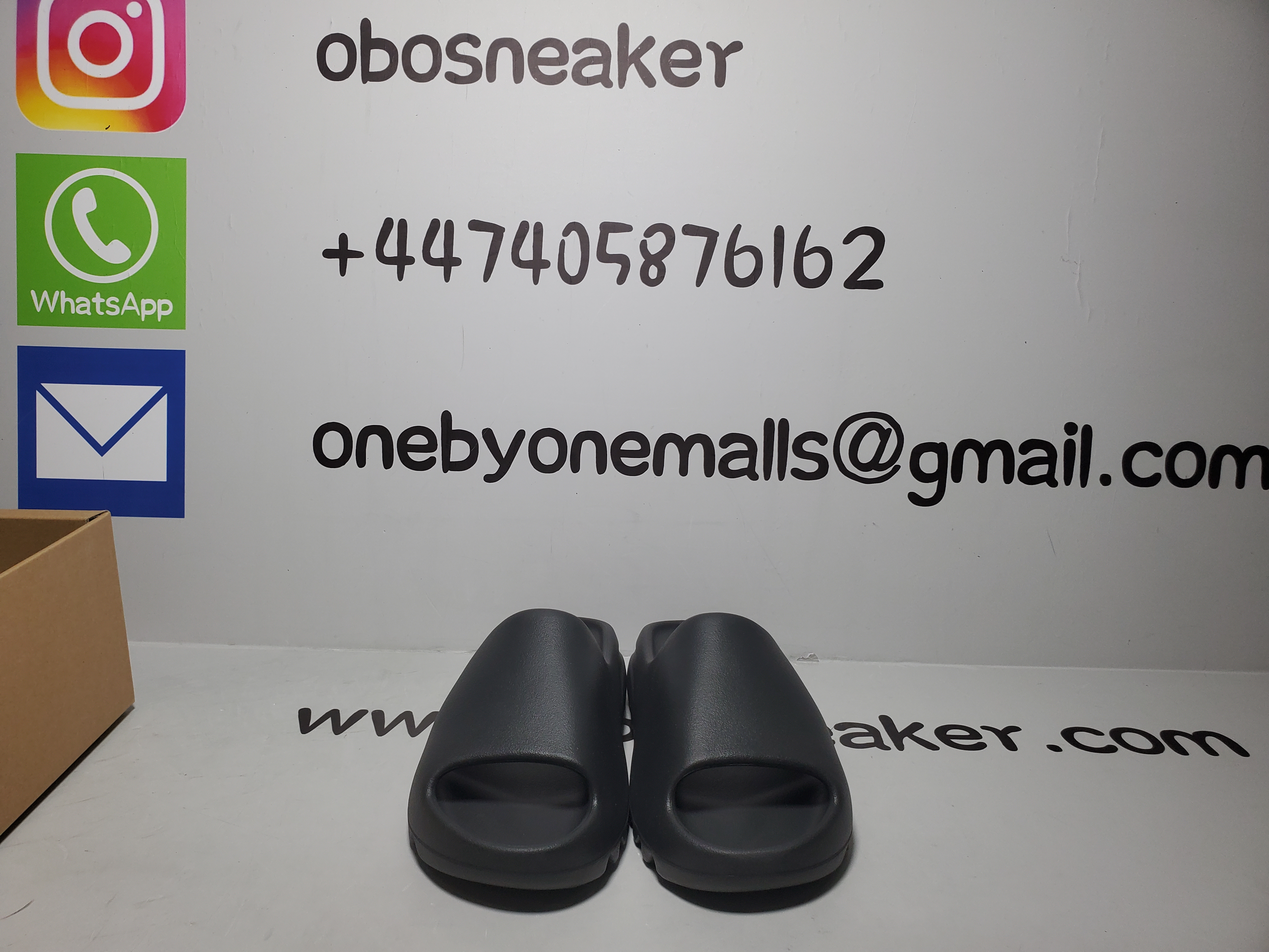 Adidas Yeezy Slide Onyx (2022/2023) HQ6448 review obosneaker 01