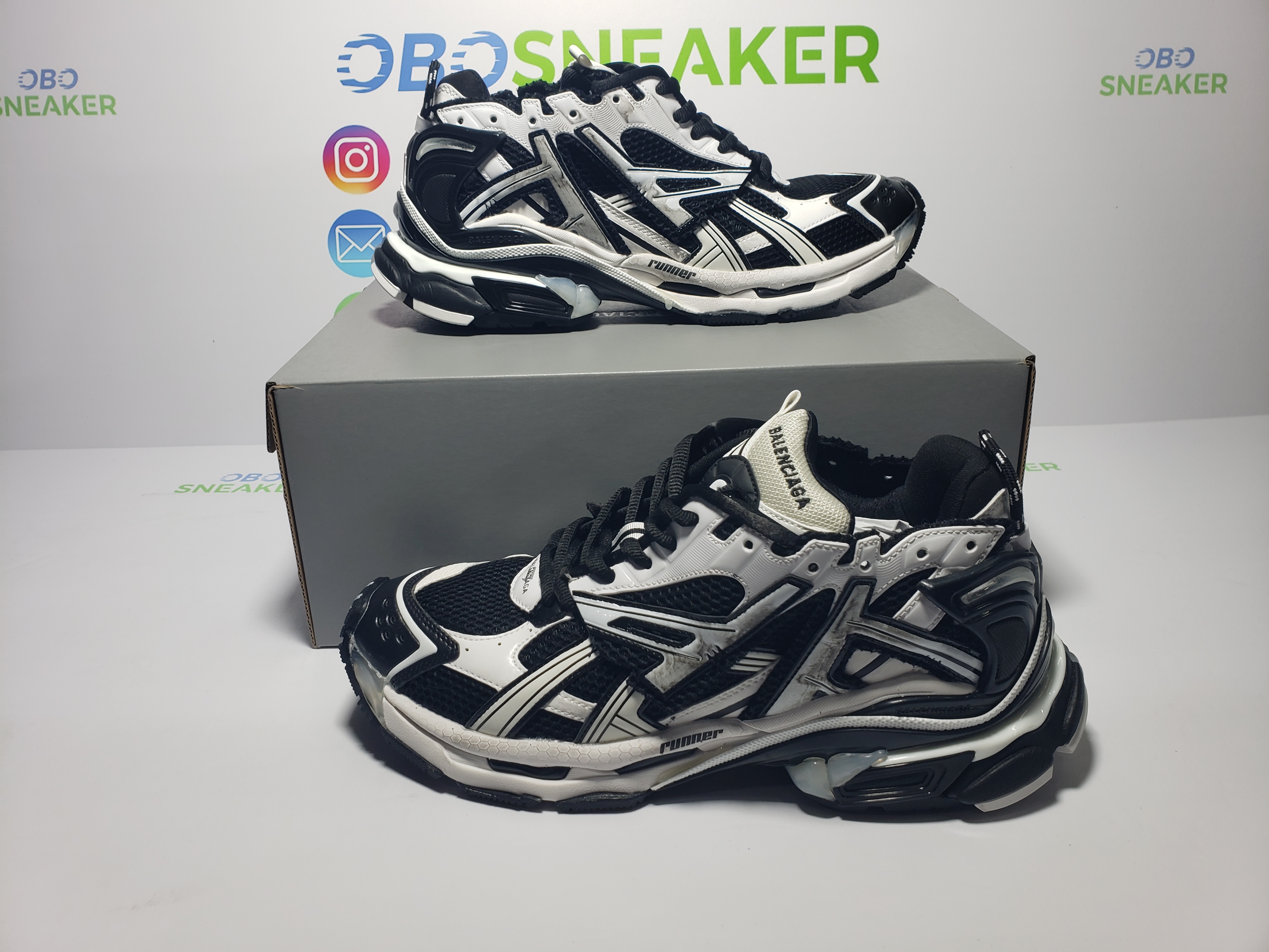 Balenciaga Runner Black White  677403W3RB29010 review obosneaker 02