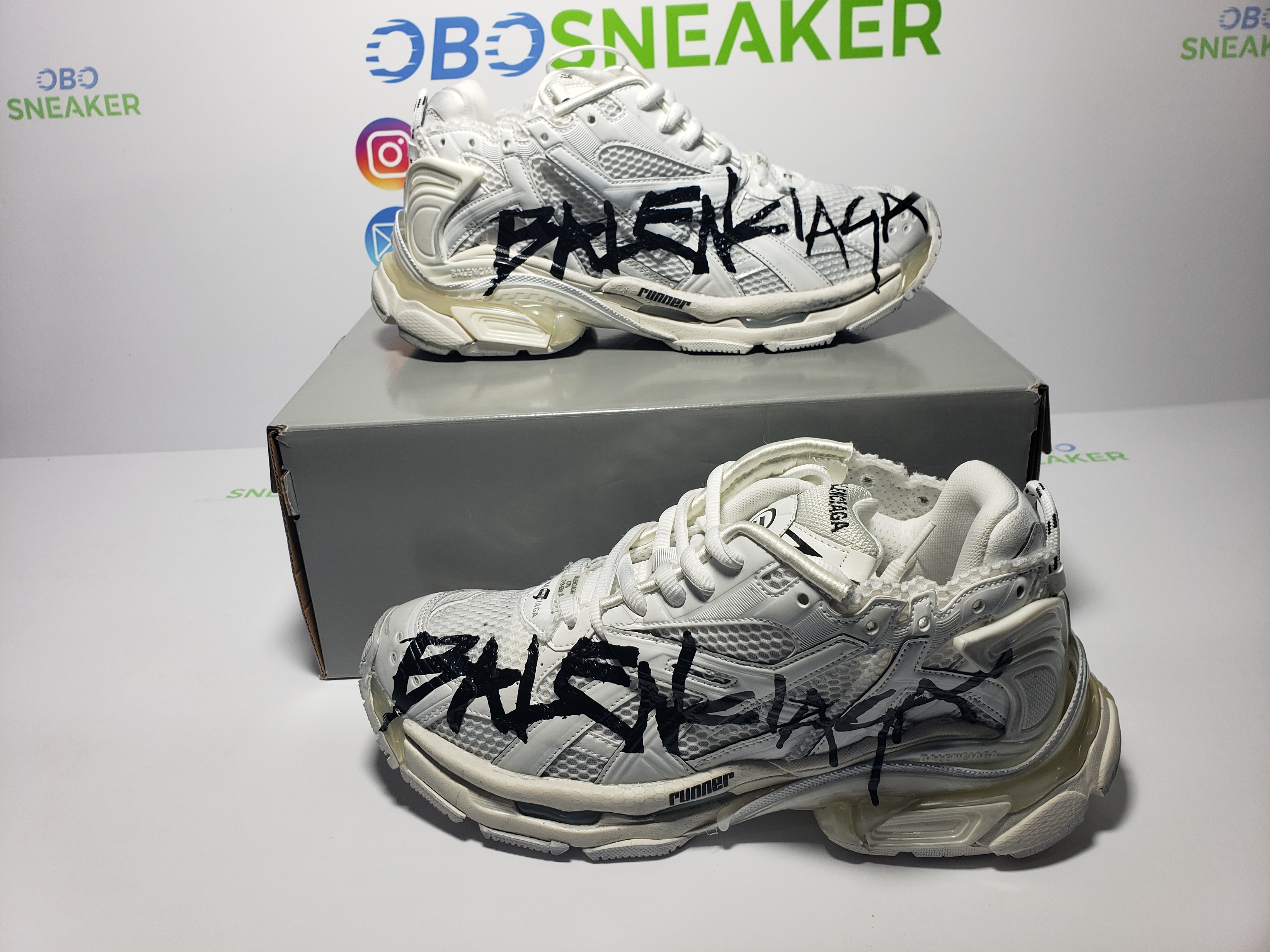 Balenciaga Runner White And Black Characters 677402 W3RBQ 9010 review obosneaker 02