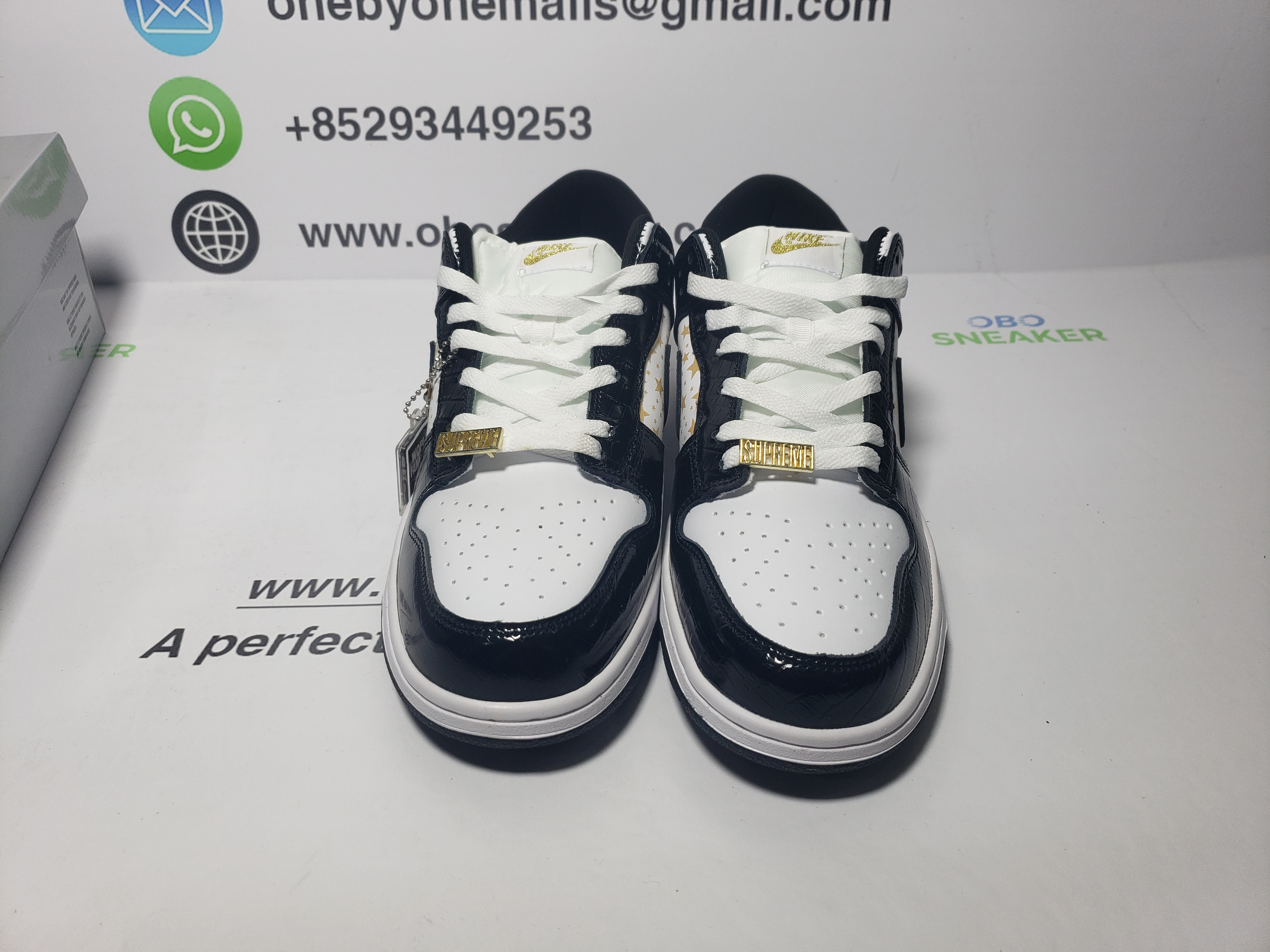 Nike SB Dunk Low Supreme x Nike Black Stars DH3228-102 review obosneaker 01