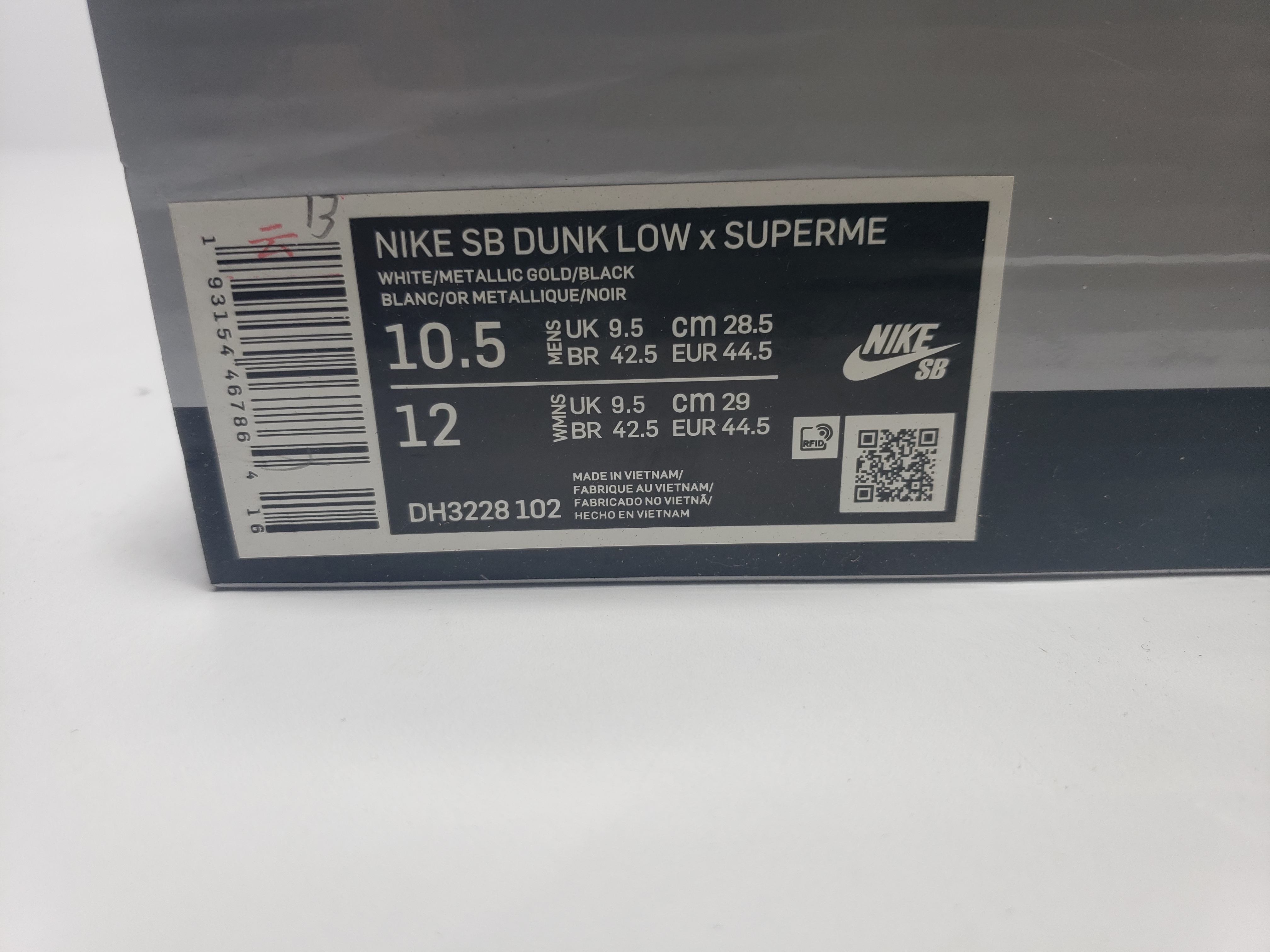 Nike SB Dunk Low Supreme x Nike Black Stars DH3228-102 review obosneaker 00