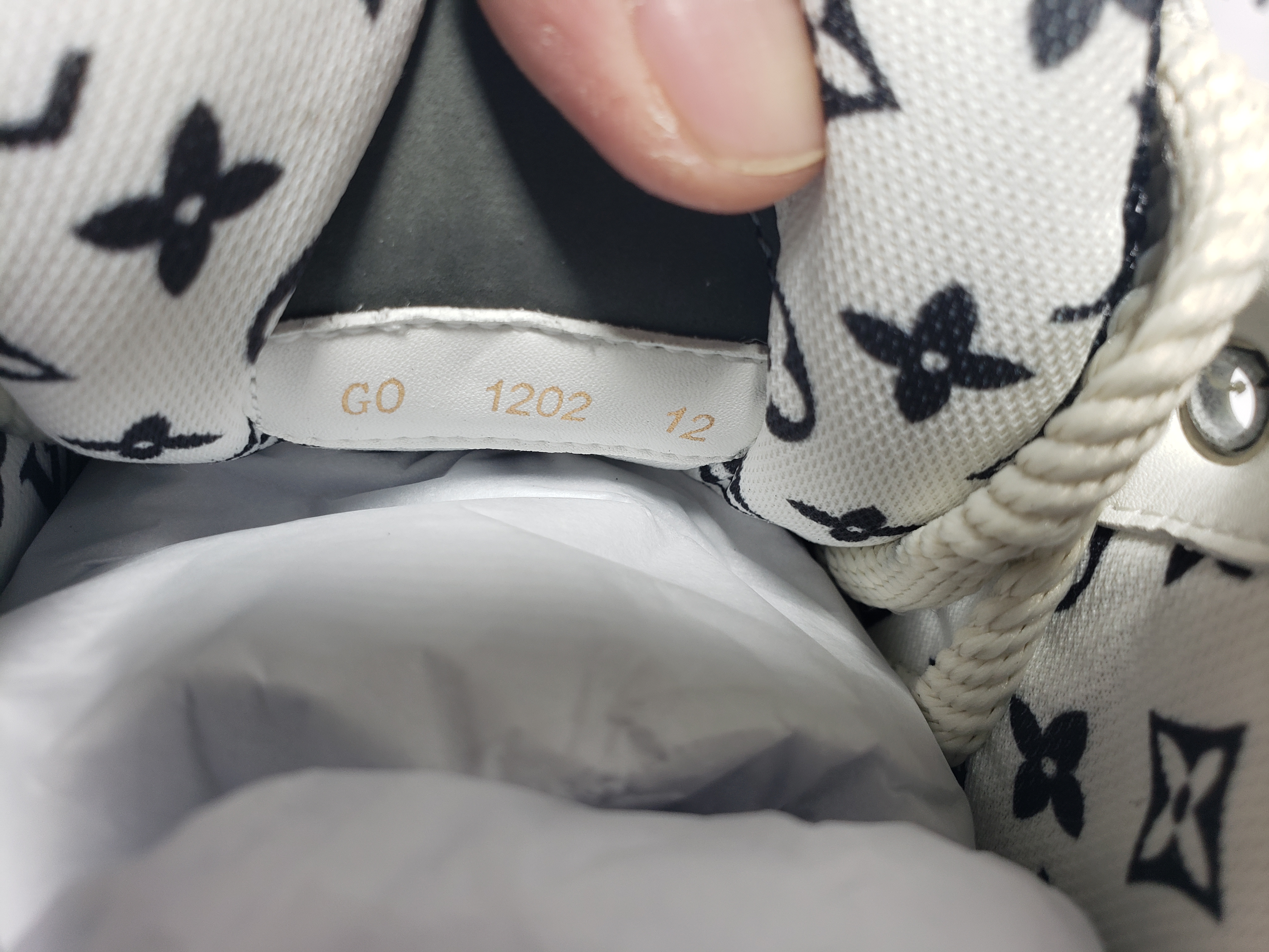 Louis Vuitton LV Skate Sneaker Grey White 1AC52M  review obosneaker 03