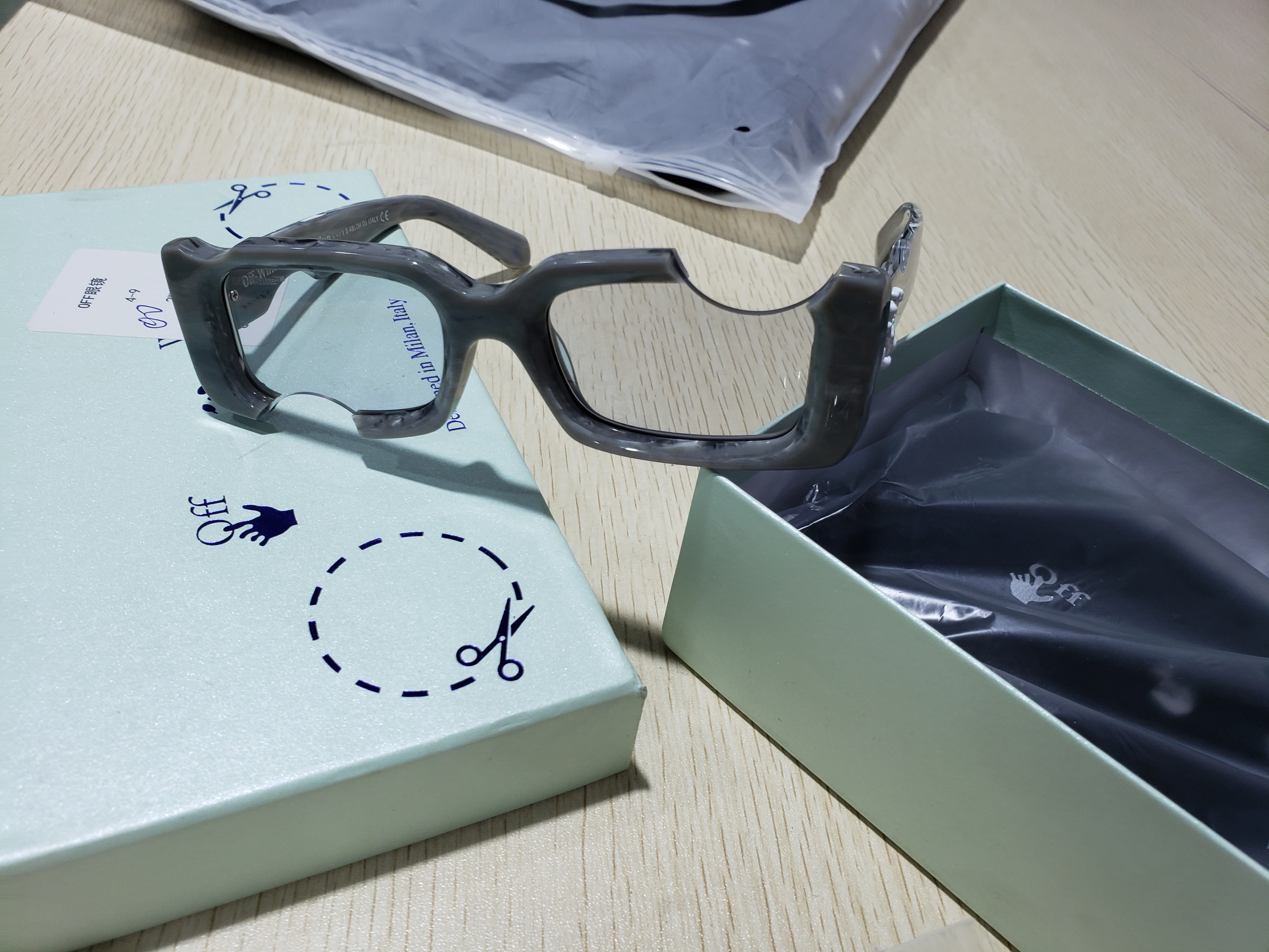 OFF-WHITE Cady Rectangular Frame Sunglasses review obosneaker 02