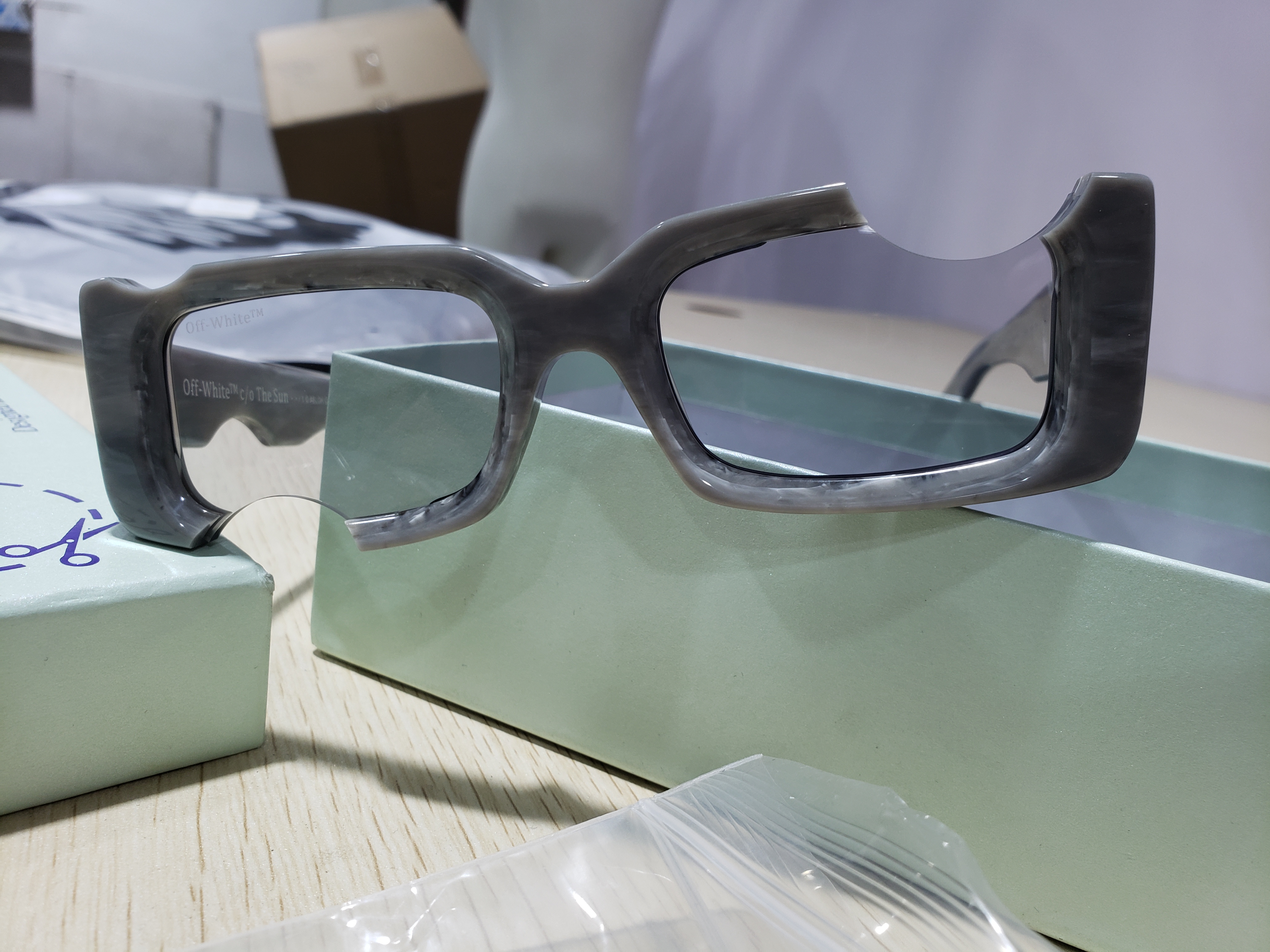 OFF-WHITE Cady Rectangular Frame Sunglasses review obosneaker 04