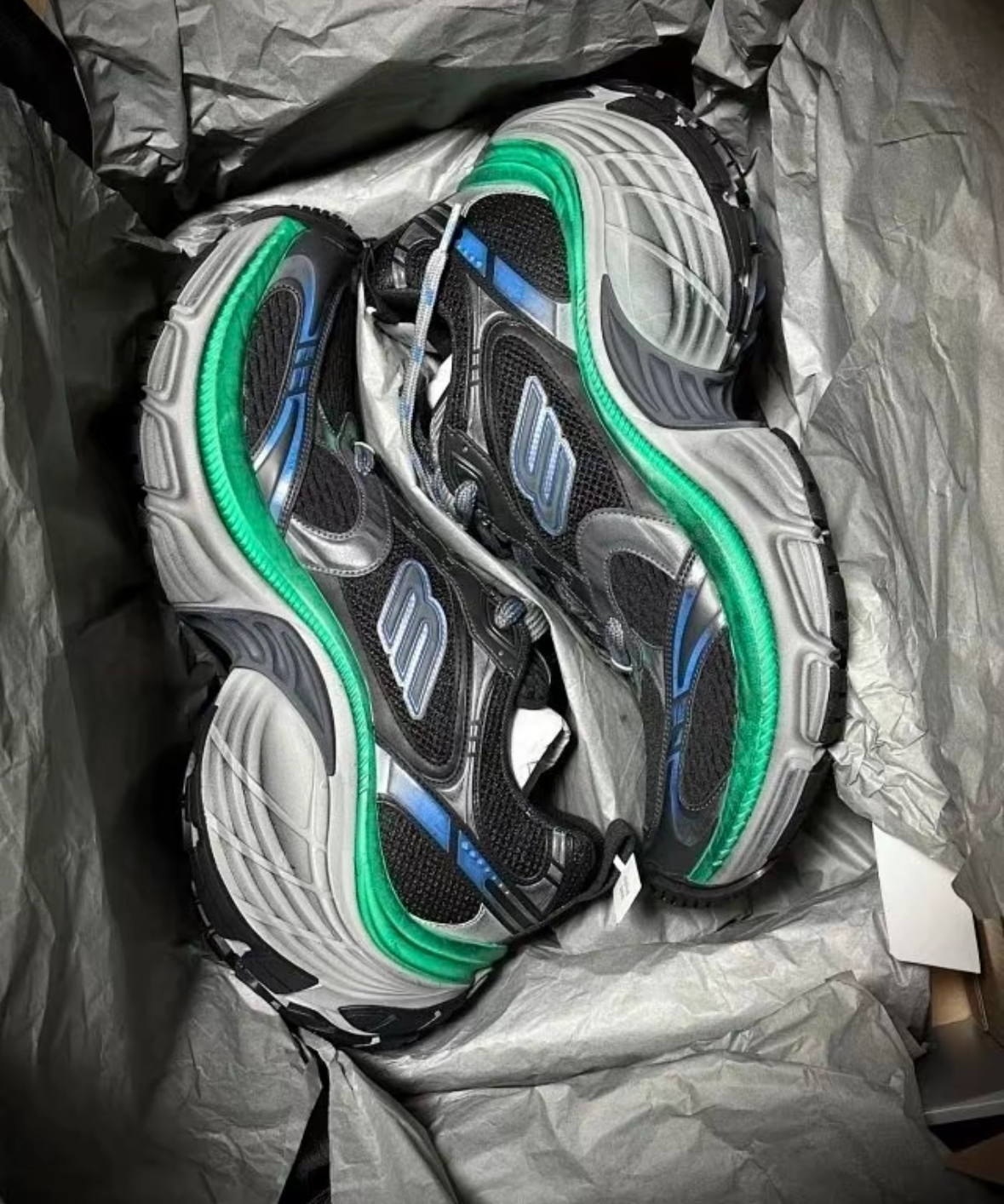 Balenciaga Black Blue Green 784342 W2MV2 1143 review Aaron 02