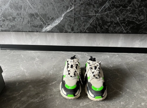 Balenciaga Triple S Electronic Green 512178 W09T1 9000 review 