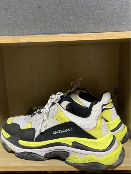 Balenciaga Black, White, And Yellow  524039 W09OH 7079 review 