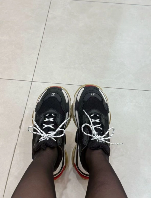  Balenciaga Triple S Black Red 533882 W0901 1000 review 