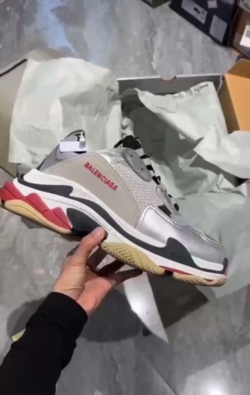 Balenciaga Triple S Grey Silver Black 512175 W0903 1081 review 