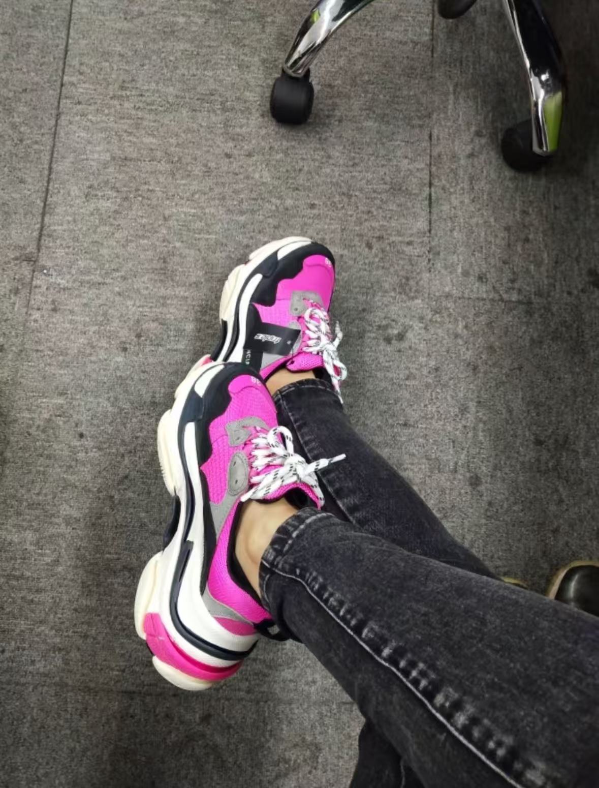 Balenciaga Triple S Pink 541624 W09E1 1708 review NAT