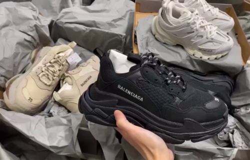 Balenciaga Triple S Black  512176 W0901 1000  review 