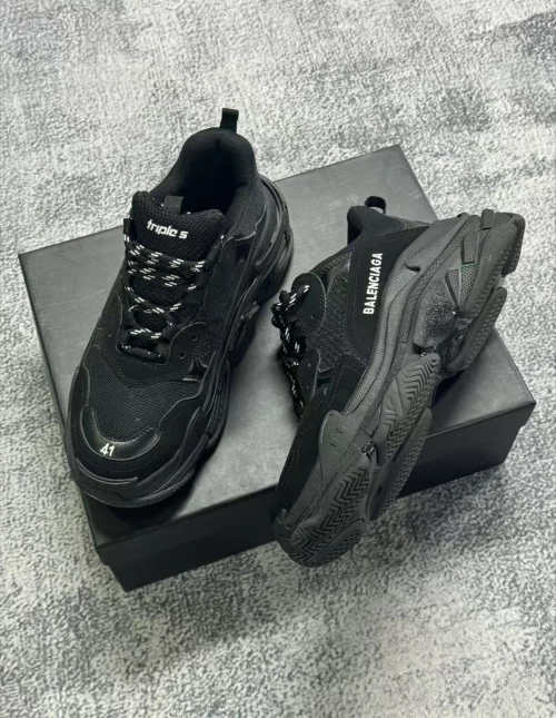 Balenciaga Triple S Black 541624 W0901 1100 review 
