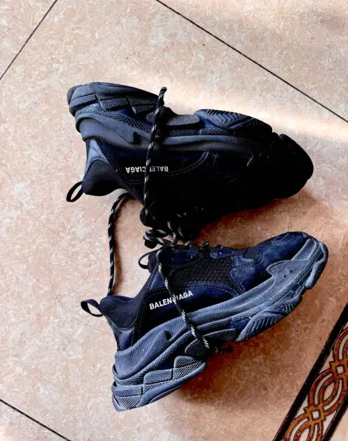 Balenciaga Triple S Black 541624 W0901 1100 review 