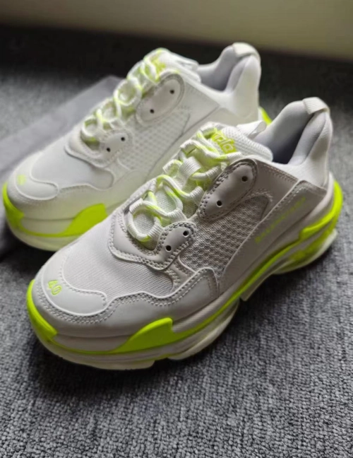 Balenciaga Triple S Fluorescent White  536737 W0901 9088 review 