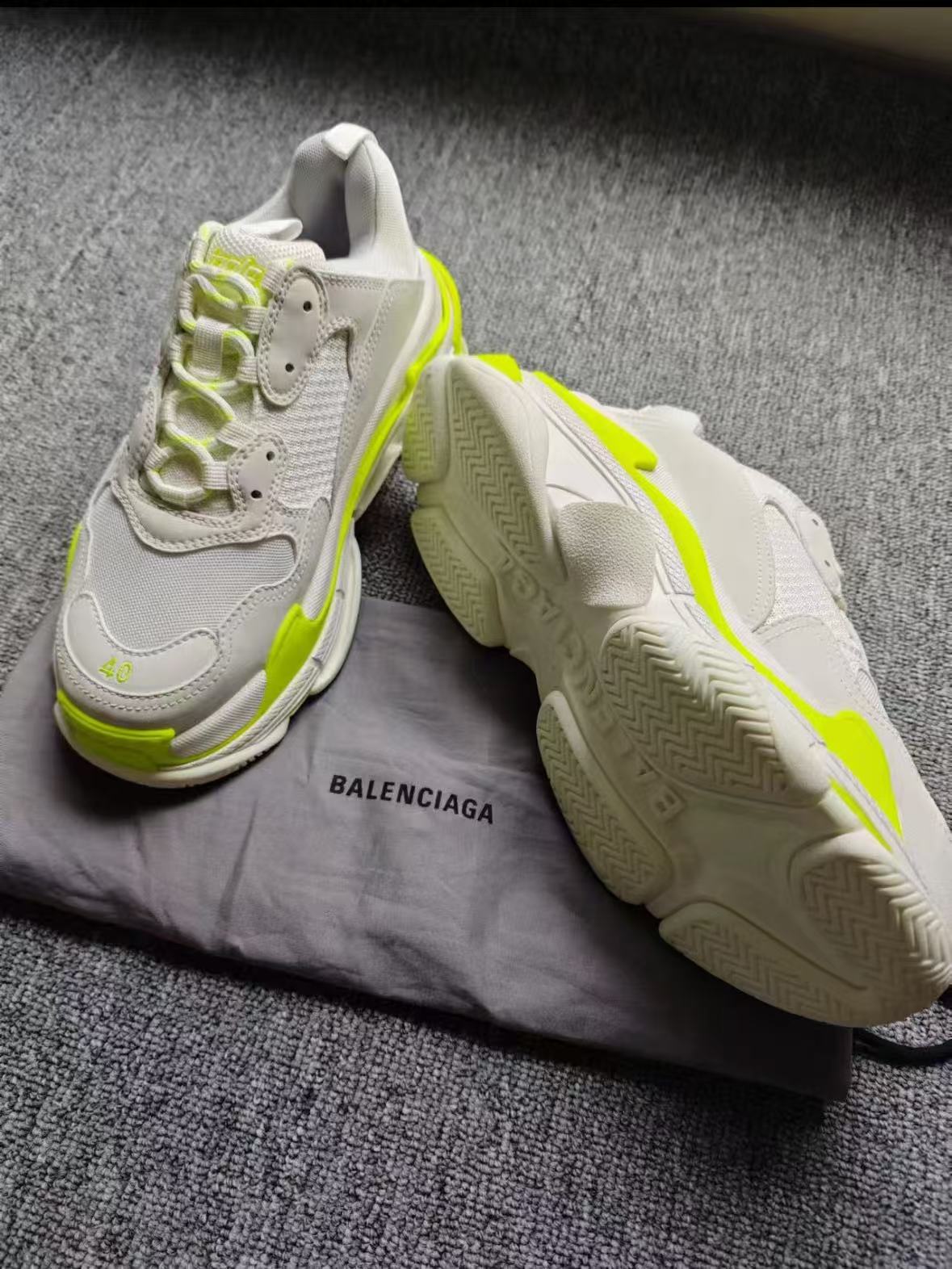 Balenciaga Triple S Fluorescent White  536737 W0901 9088 review Rex 01