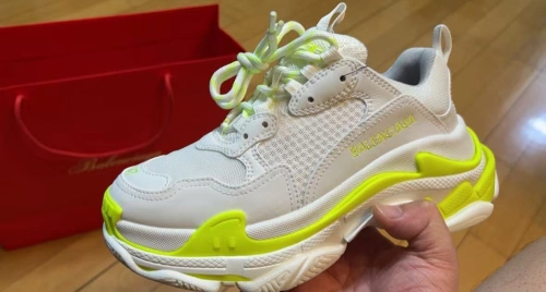 Balenciaga Triple S Fluorescent White  536737 W0901 9088 review 