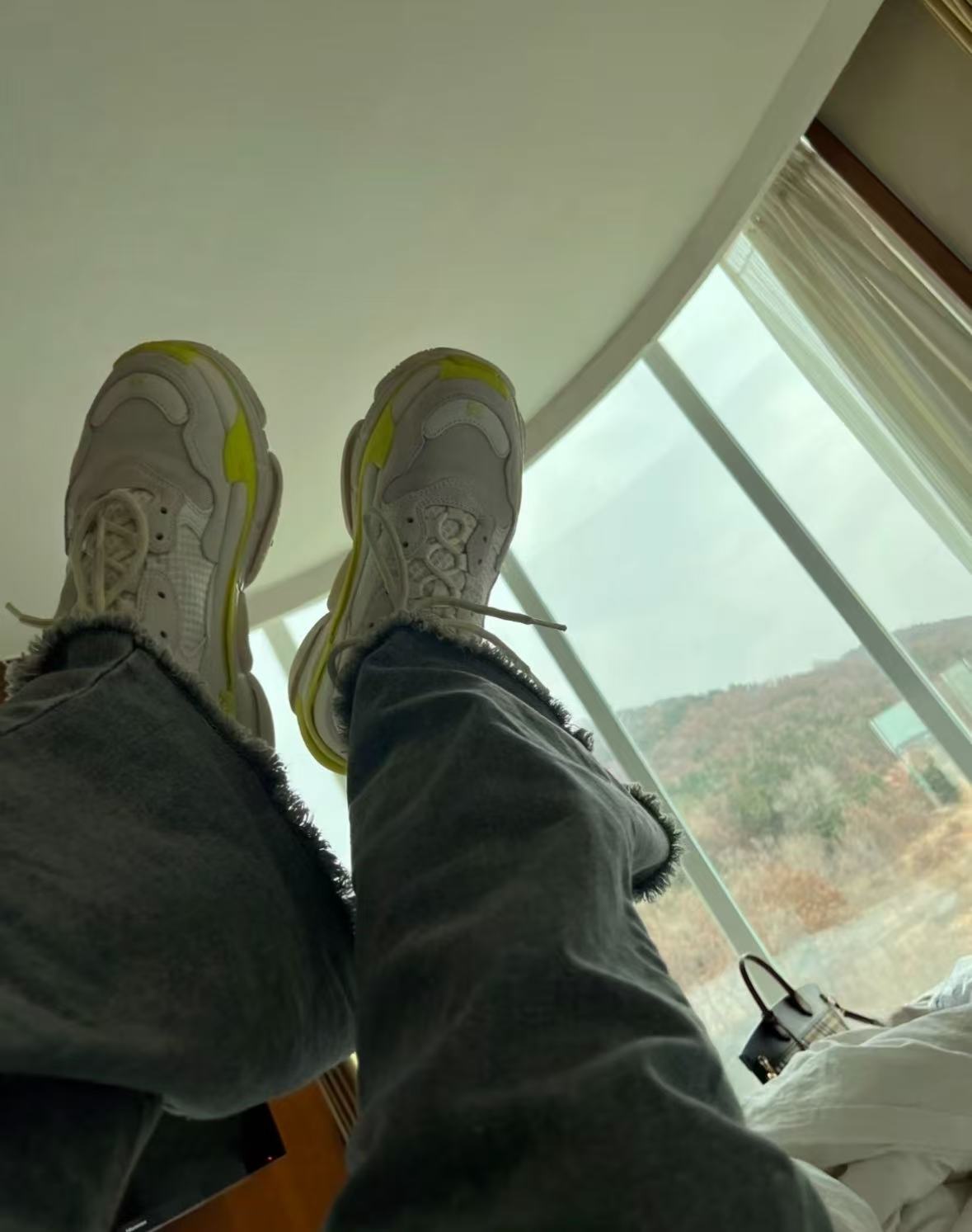 Balenciaga Triple S Fluorescent White  536737 W0901 9088 review Roy