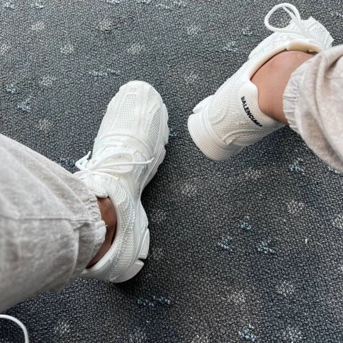 Balenciaga Phantom Triple White (Women's) 679339 W2E92 9000 review 