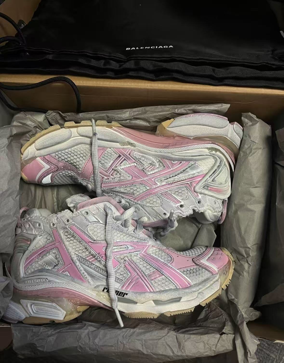 Balenciaga Runner Pink White 677403W3RB39059 review Lucien
