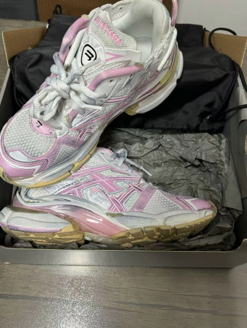 Balenciaga Runner Pink White 677403W3RB39059 review 