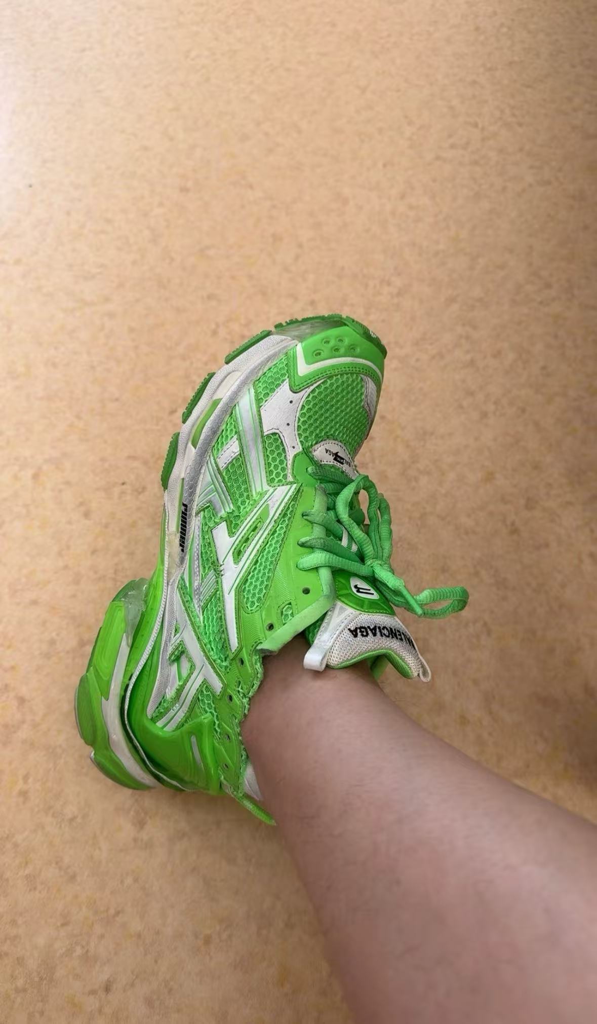 Balenciaga Runner White Green 677402 W3RBM 3590 review Harry