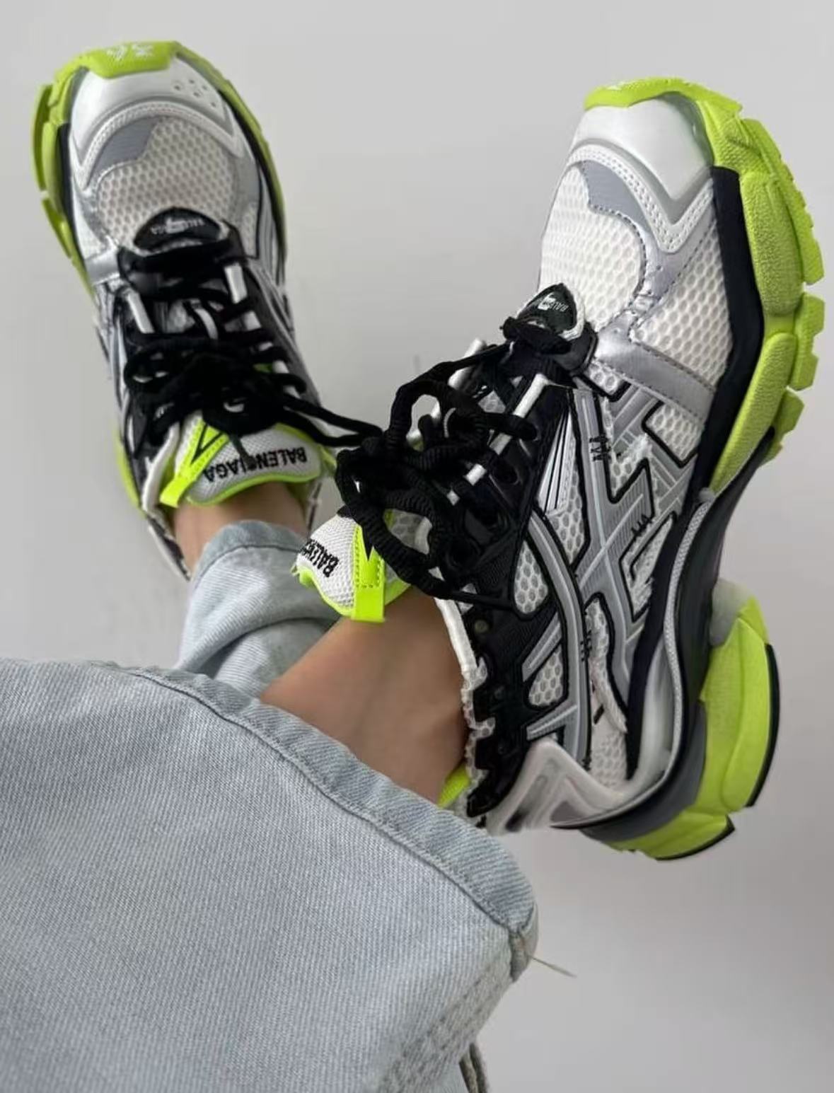 Balenciaga Runner Black, white, and Yellow 677402 W3RBP 1093 review Edwiin