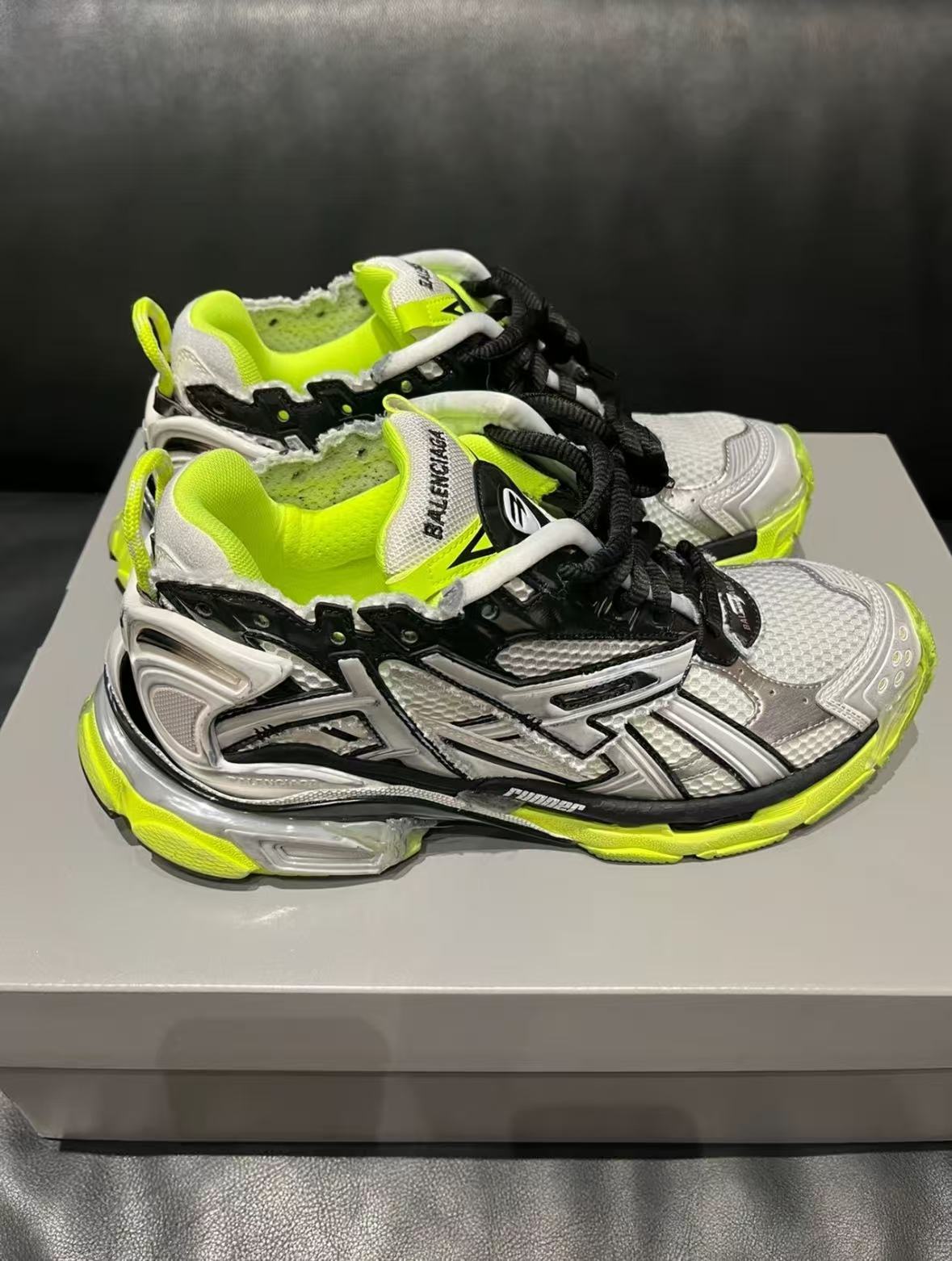 Balenciaga Runner Black, white, and Yellow 677402 W3RBP 1093 review Duke