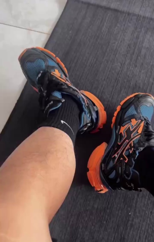 Balenciaga Runner Blue Yellow Black 677402 W3RB2 1120 review 